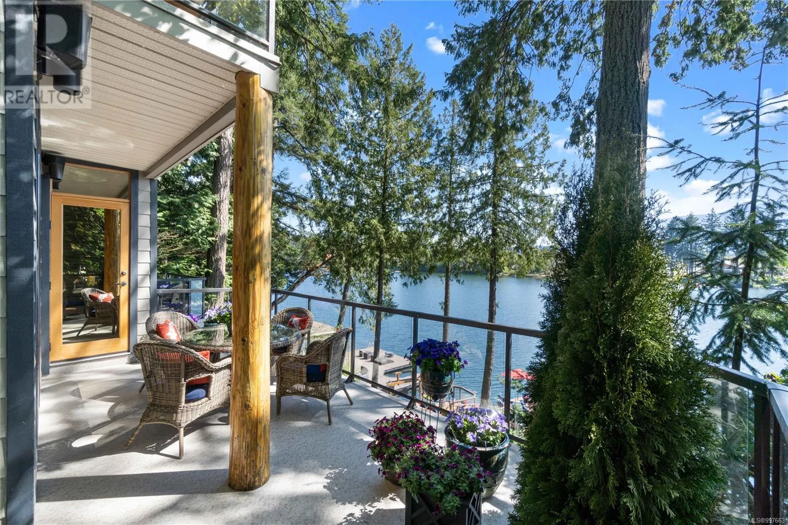 211 Ferntree Pl