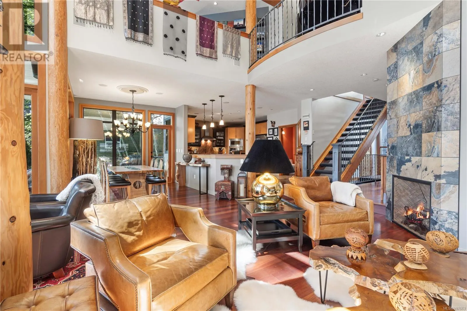 211 Ferntree Pl