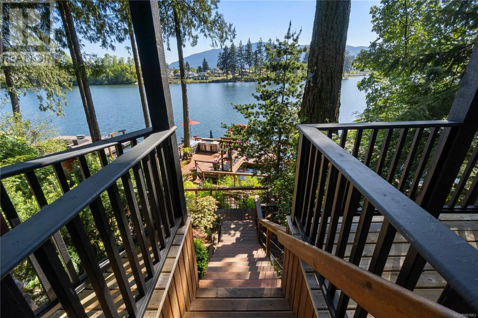 211 Ferntree Pl