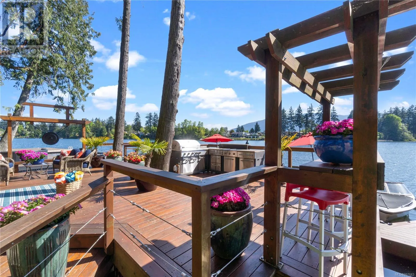 211 Ferntree Pl