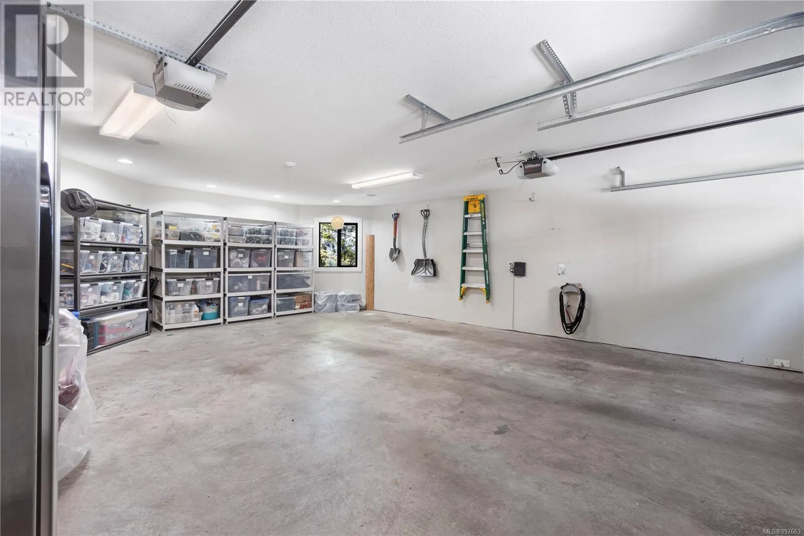211 Ferntree Pl