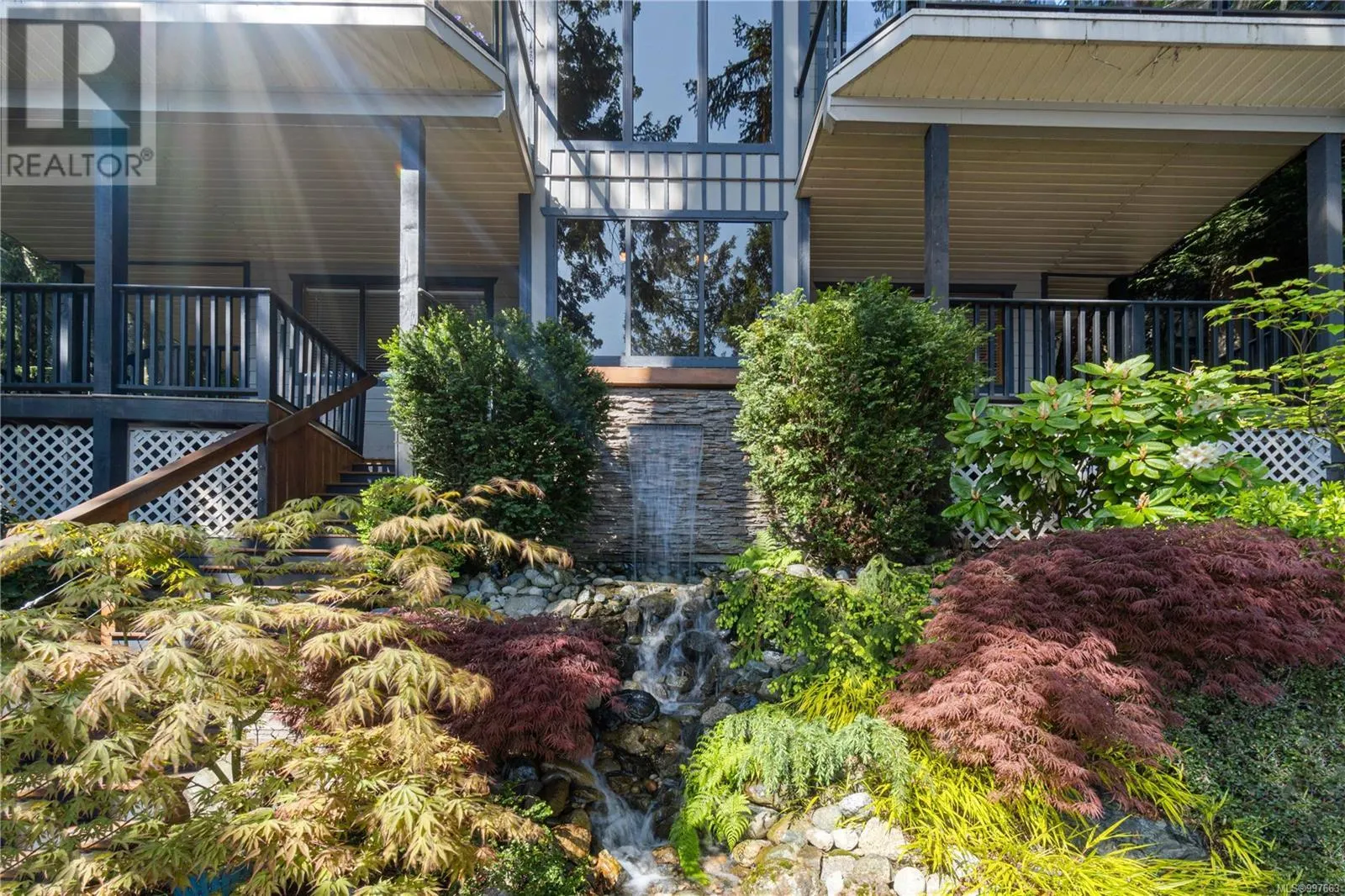 211 Ferntree Pl