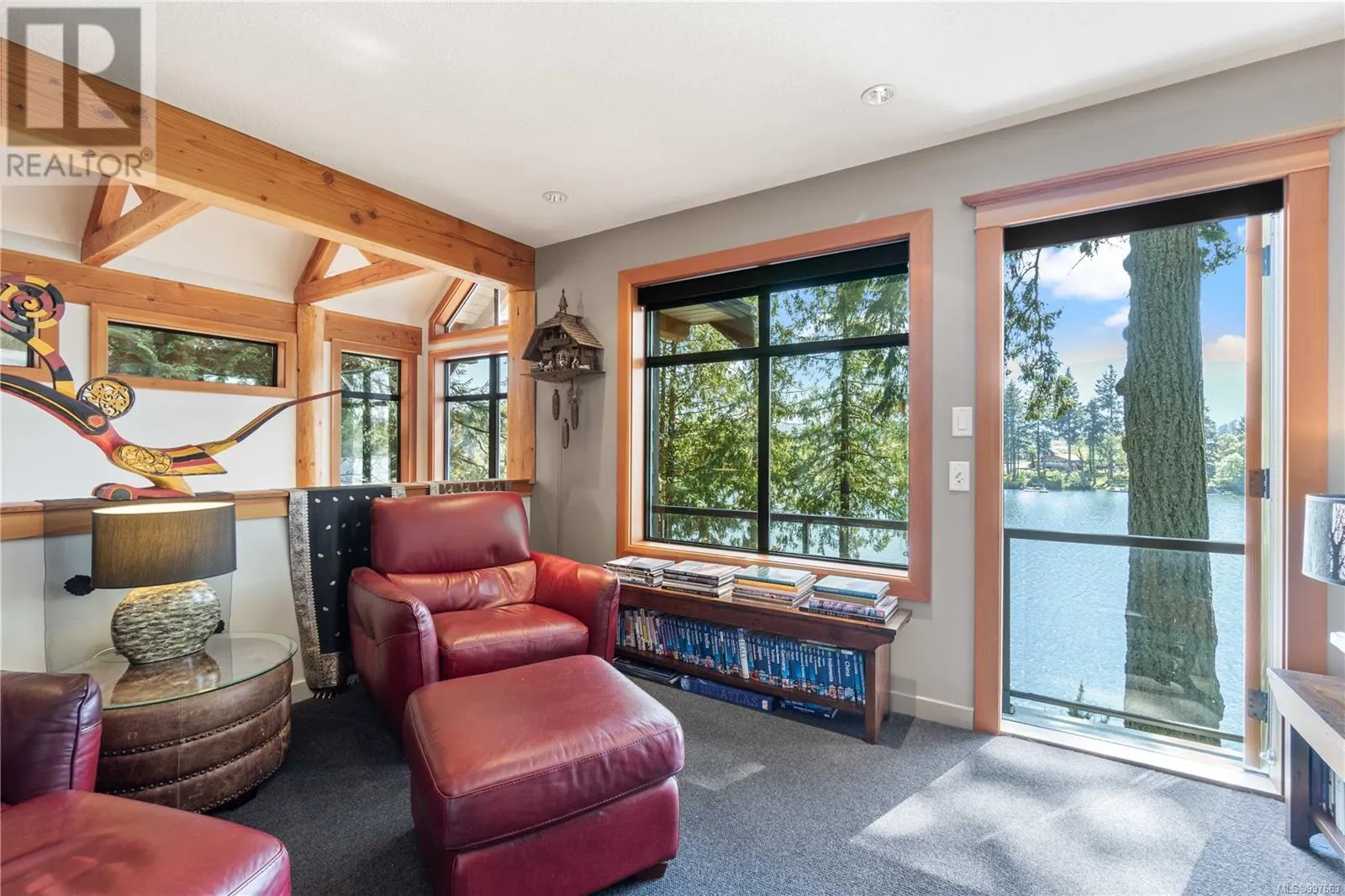 211 Ferntree Pl