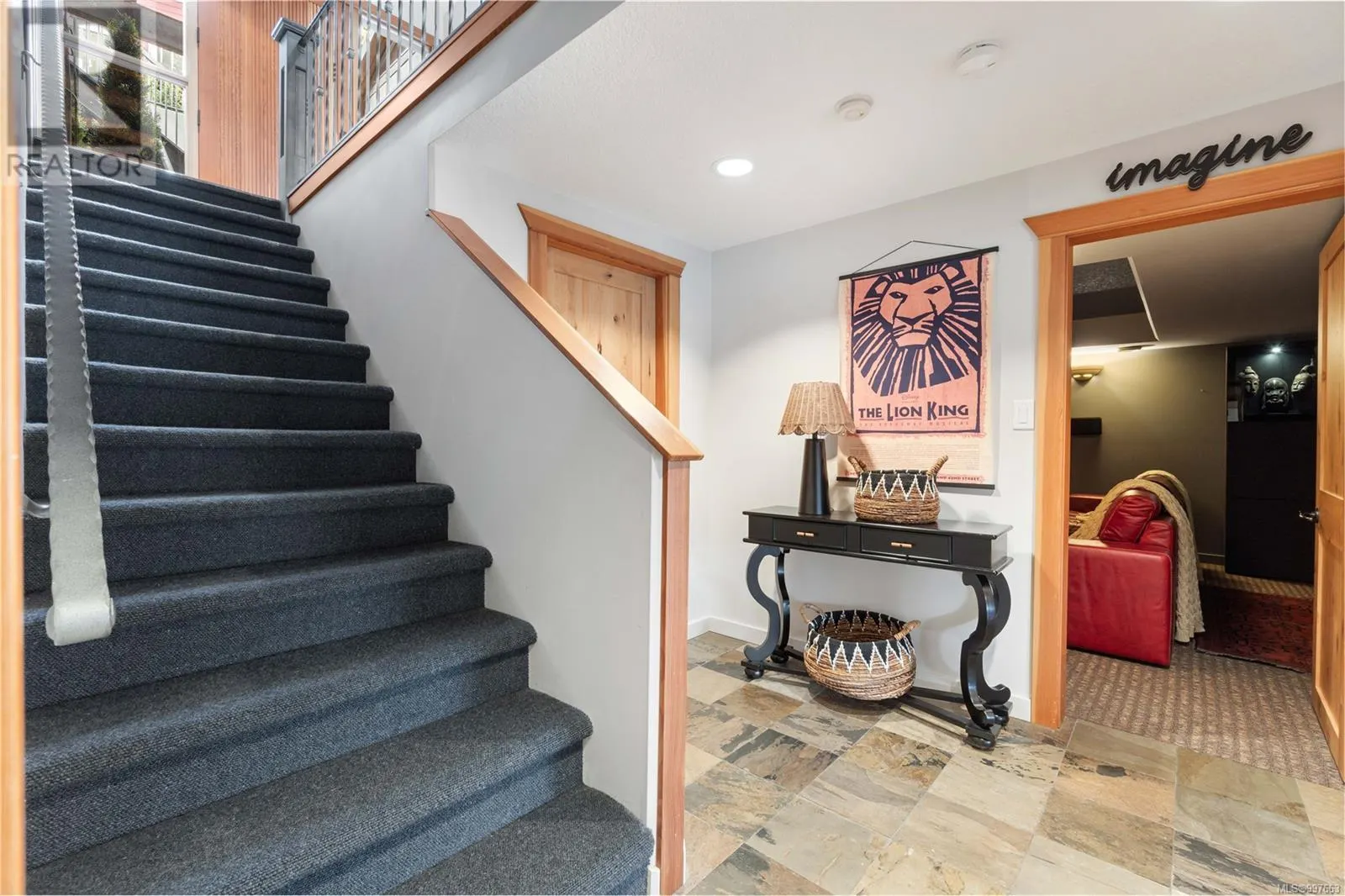 211 Ferntree Pl