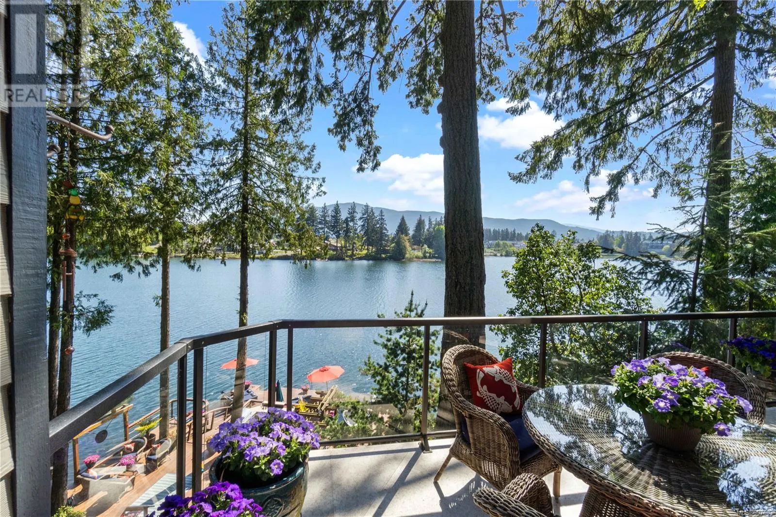 211 Ferntree Pl