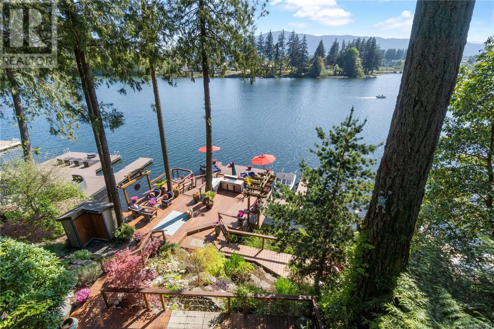 211 Ferntree Pl