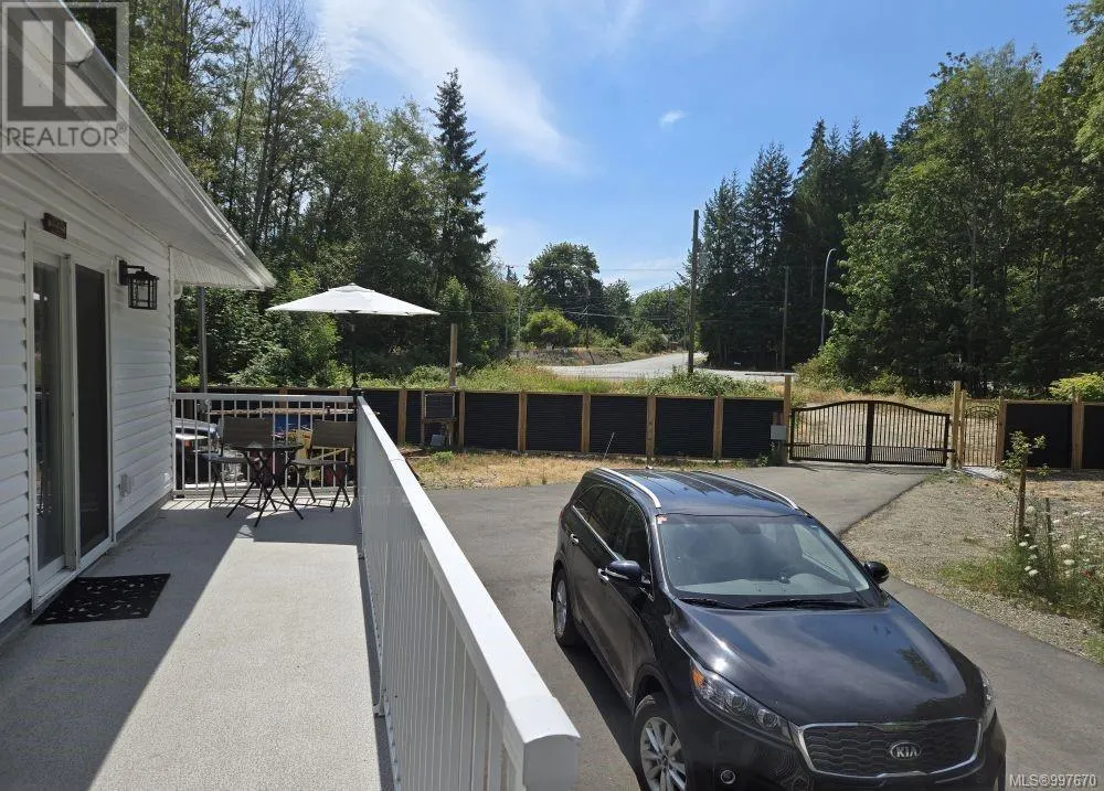 2275 Island Hwy E