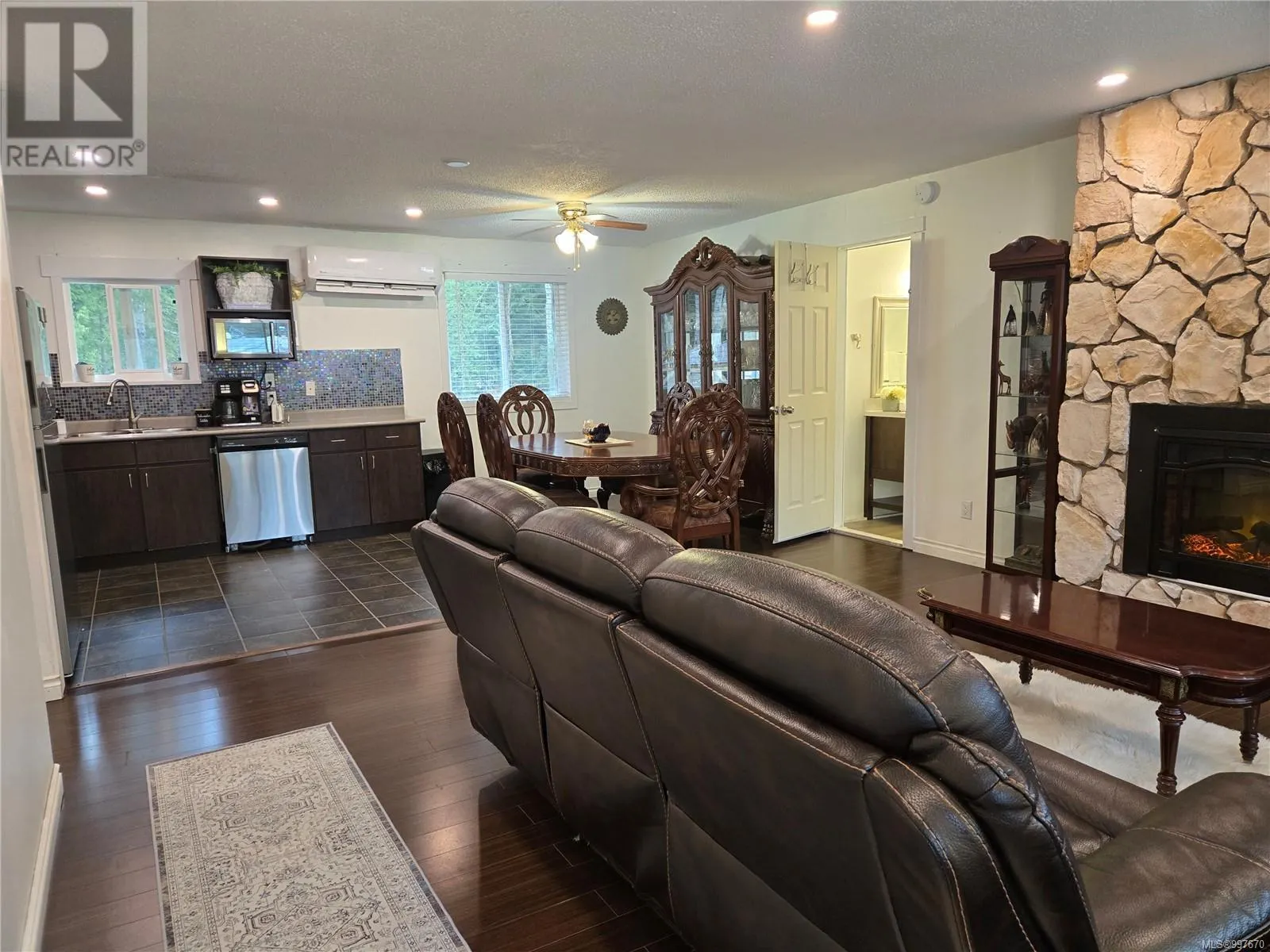 2275 Island Hwy E
