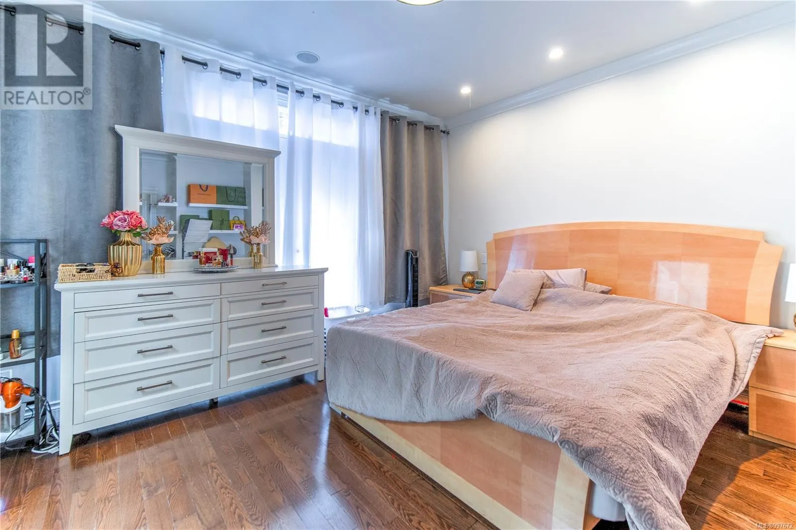 3433 Mary Anne Cres
