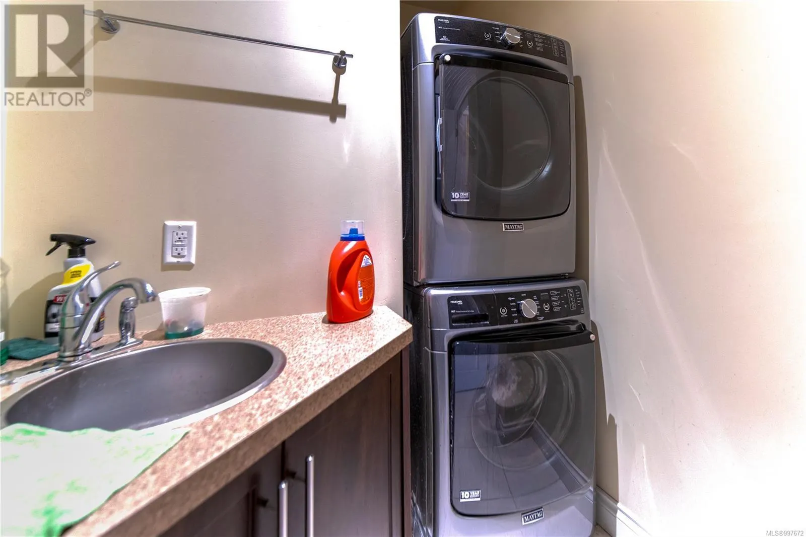 3433 Mary Anne Cres