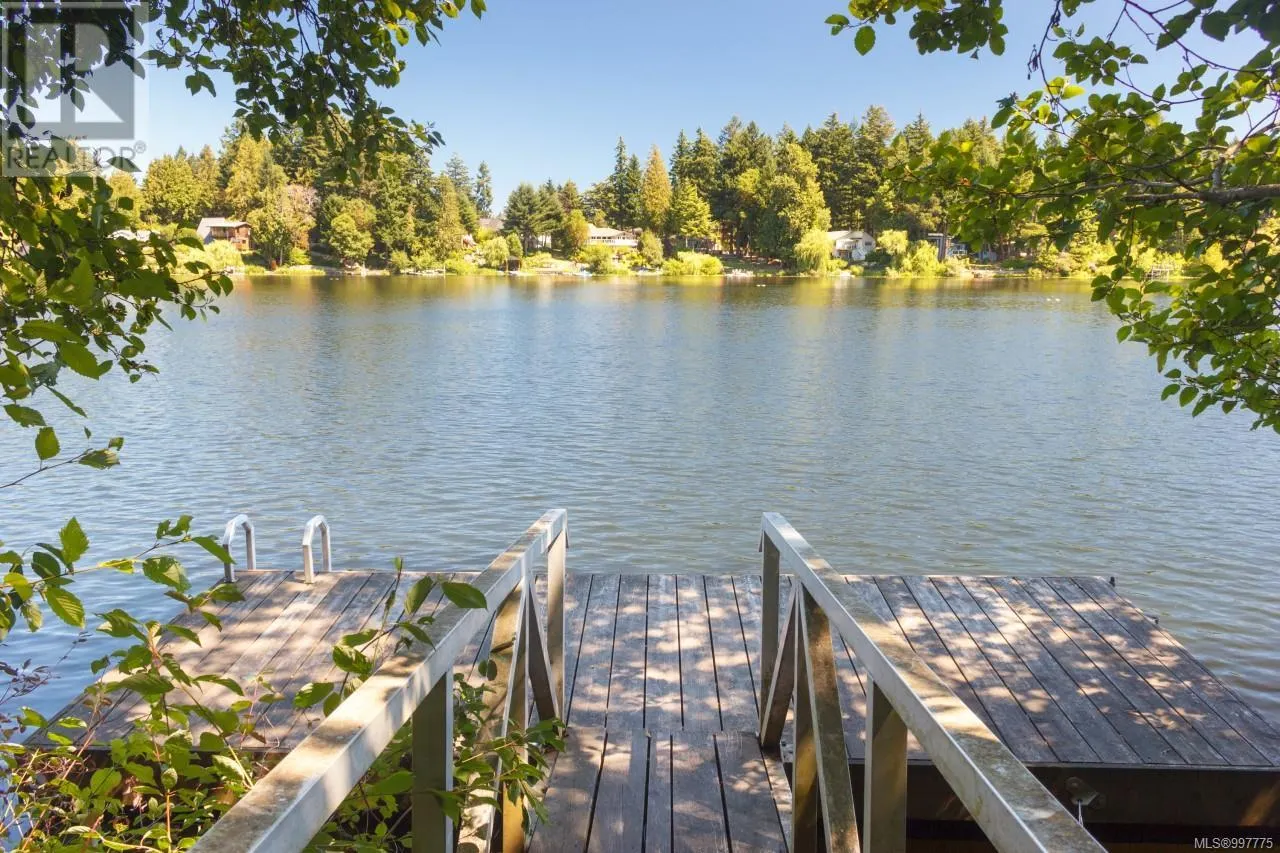 3158 Glen Lake Rd