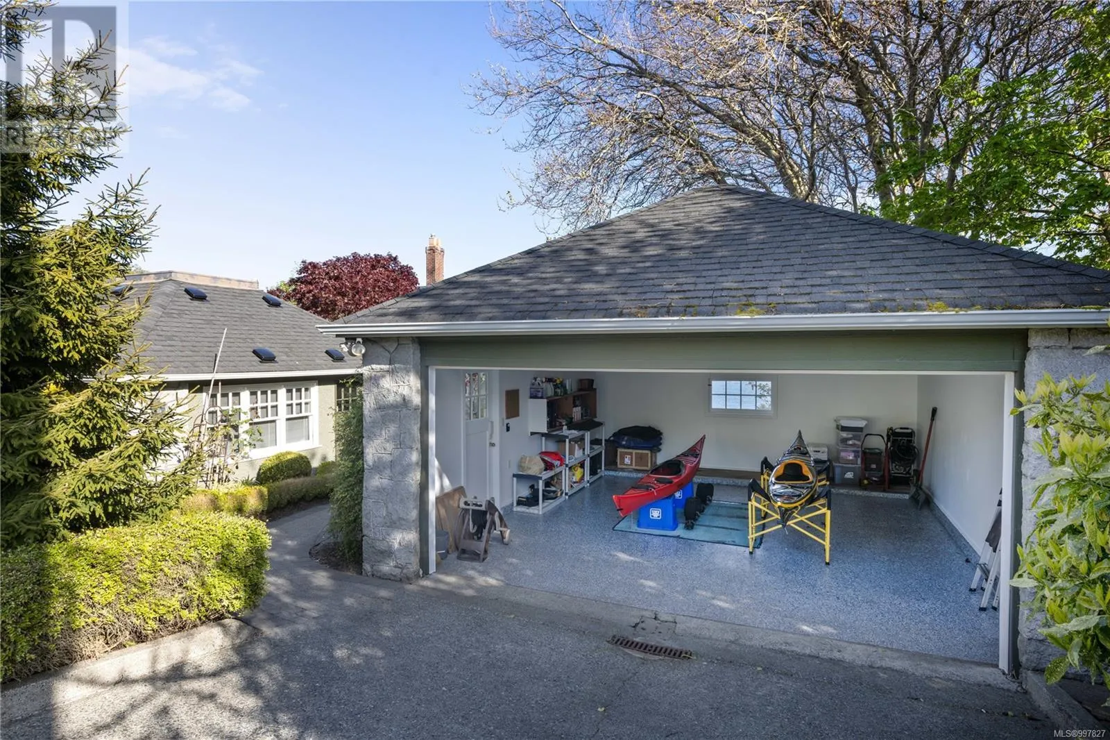 261 King George Terr