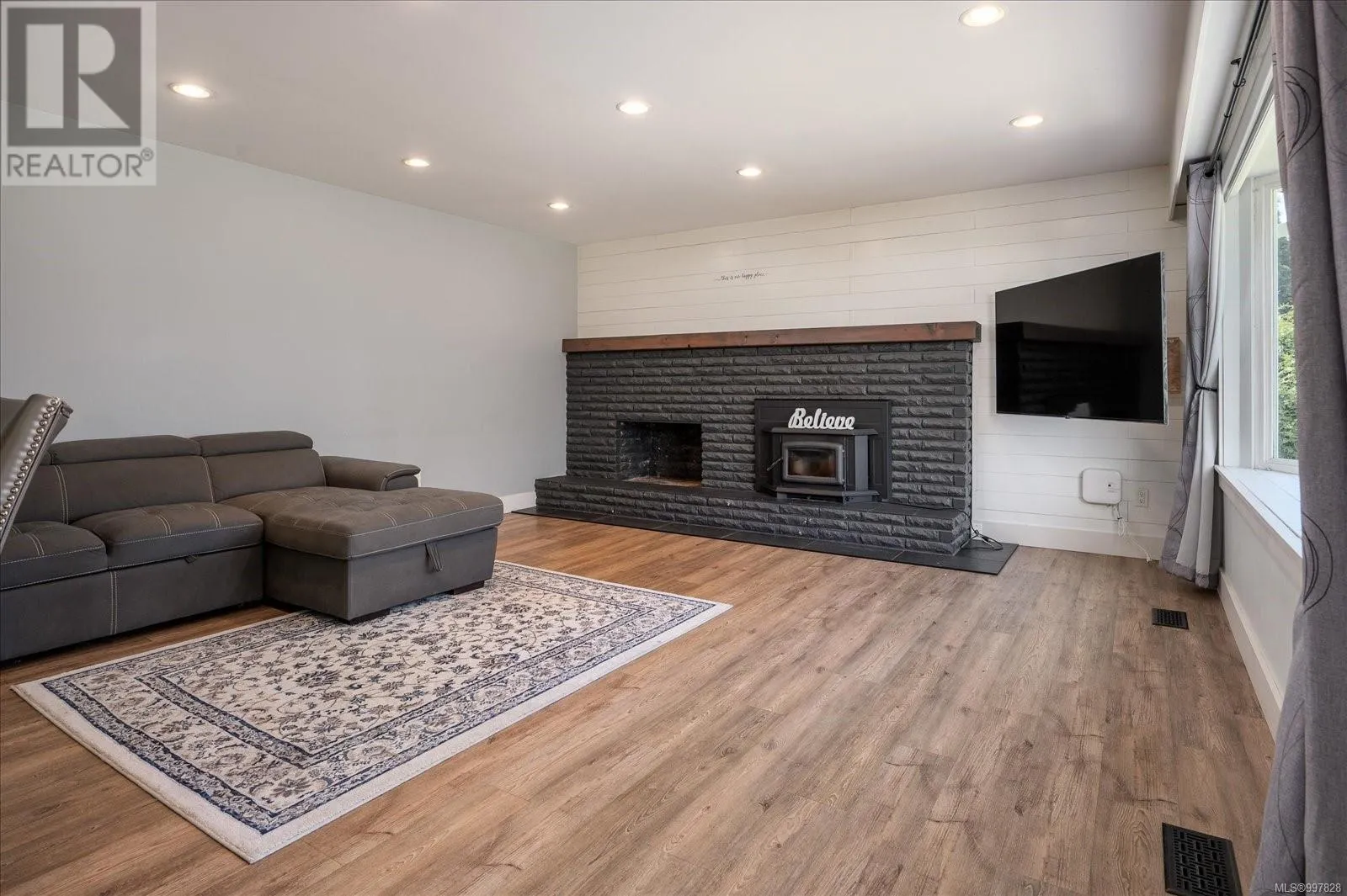 6657 Valley View Dr
