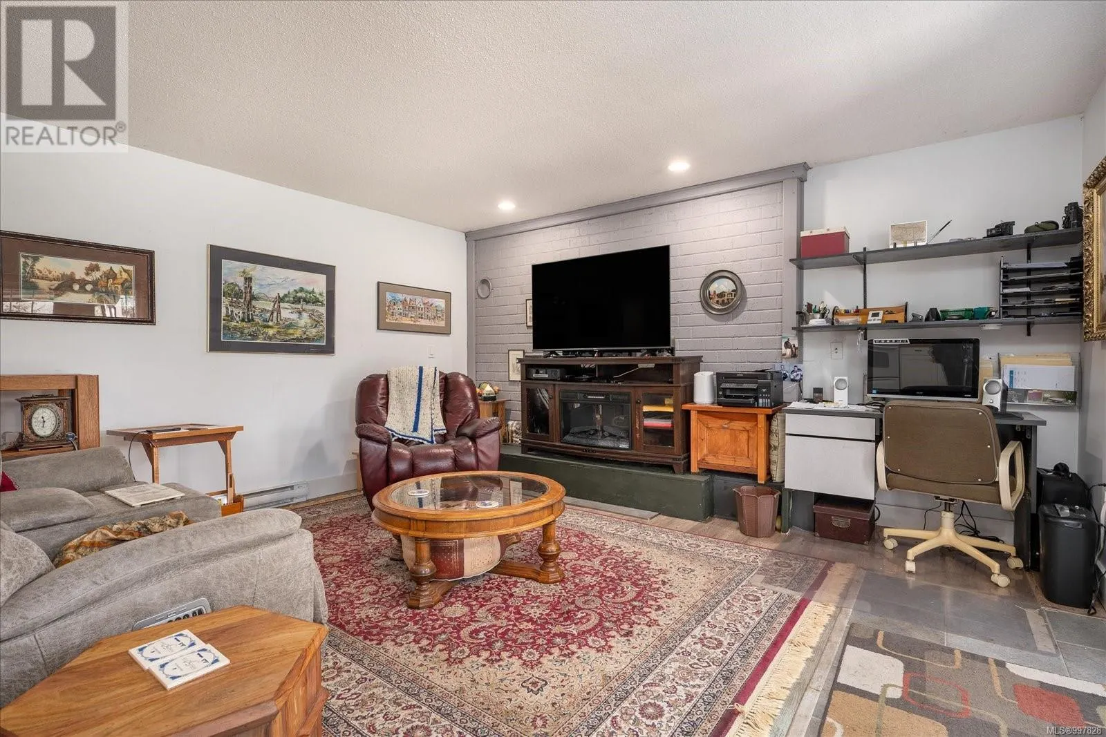6657 Valley View Dr