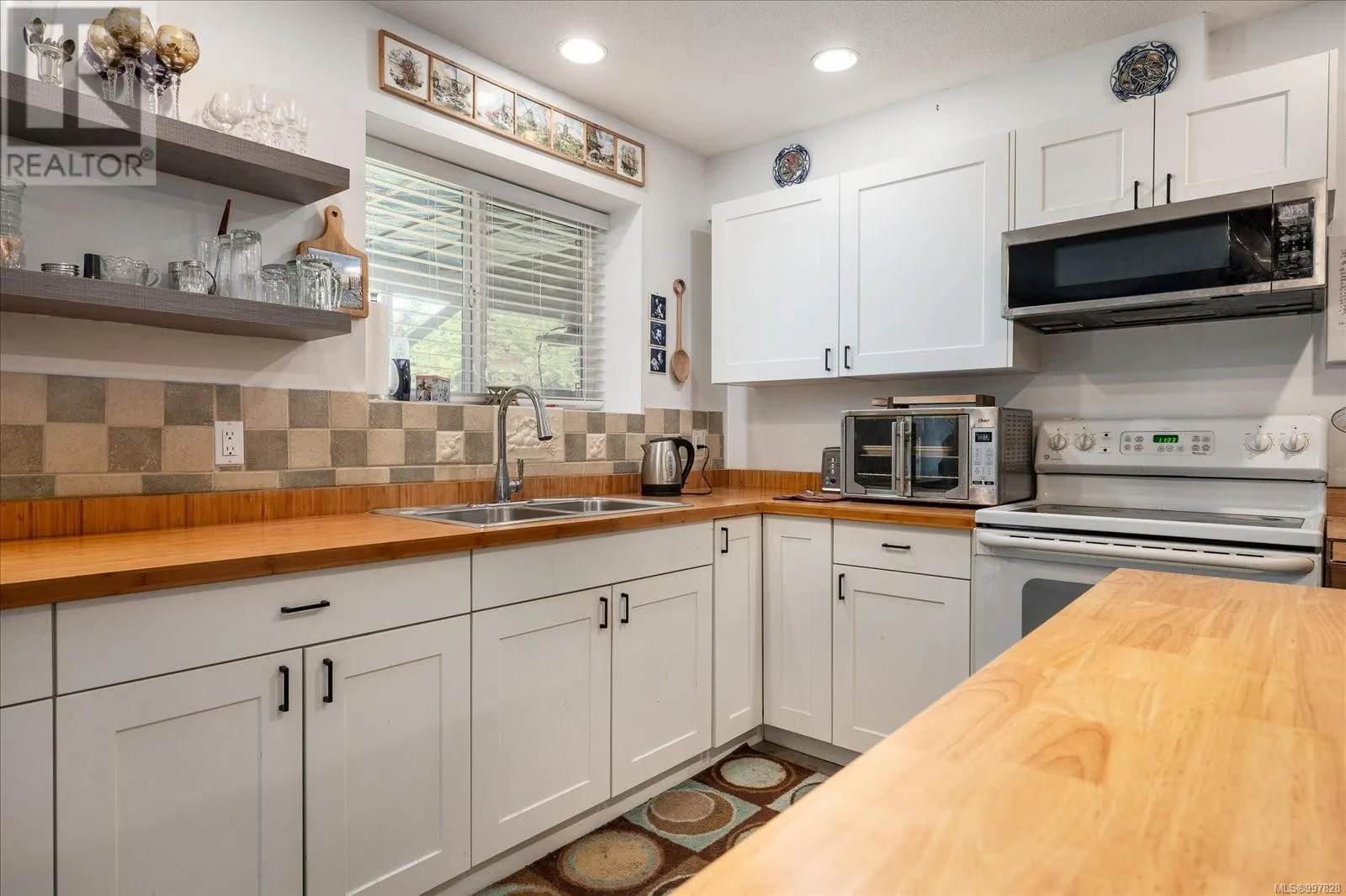 6657 Valley View Dr