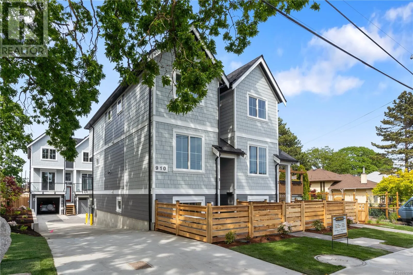 2 910 Old Esquimalt Rd