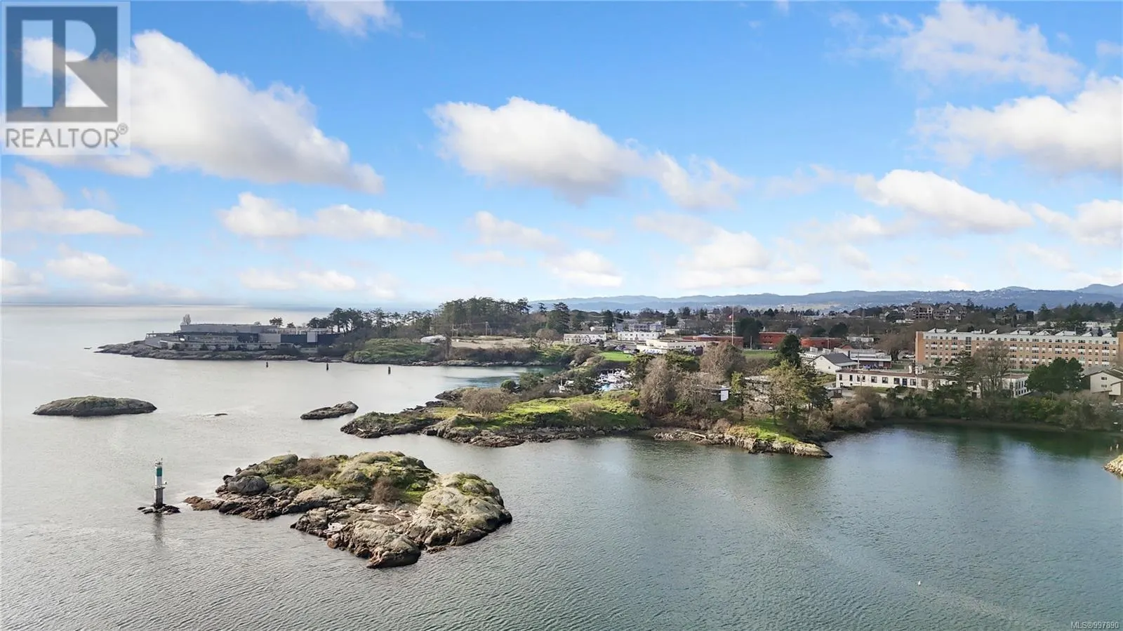 2 910 Old Esquimalt Rd