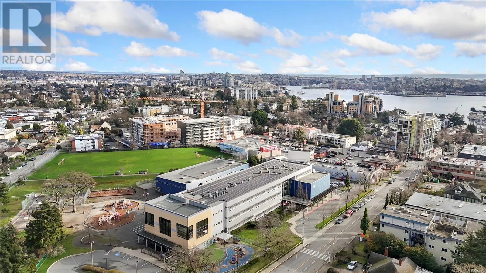 2 910 Old Esquimalt Rd