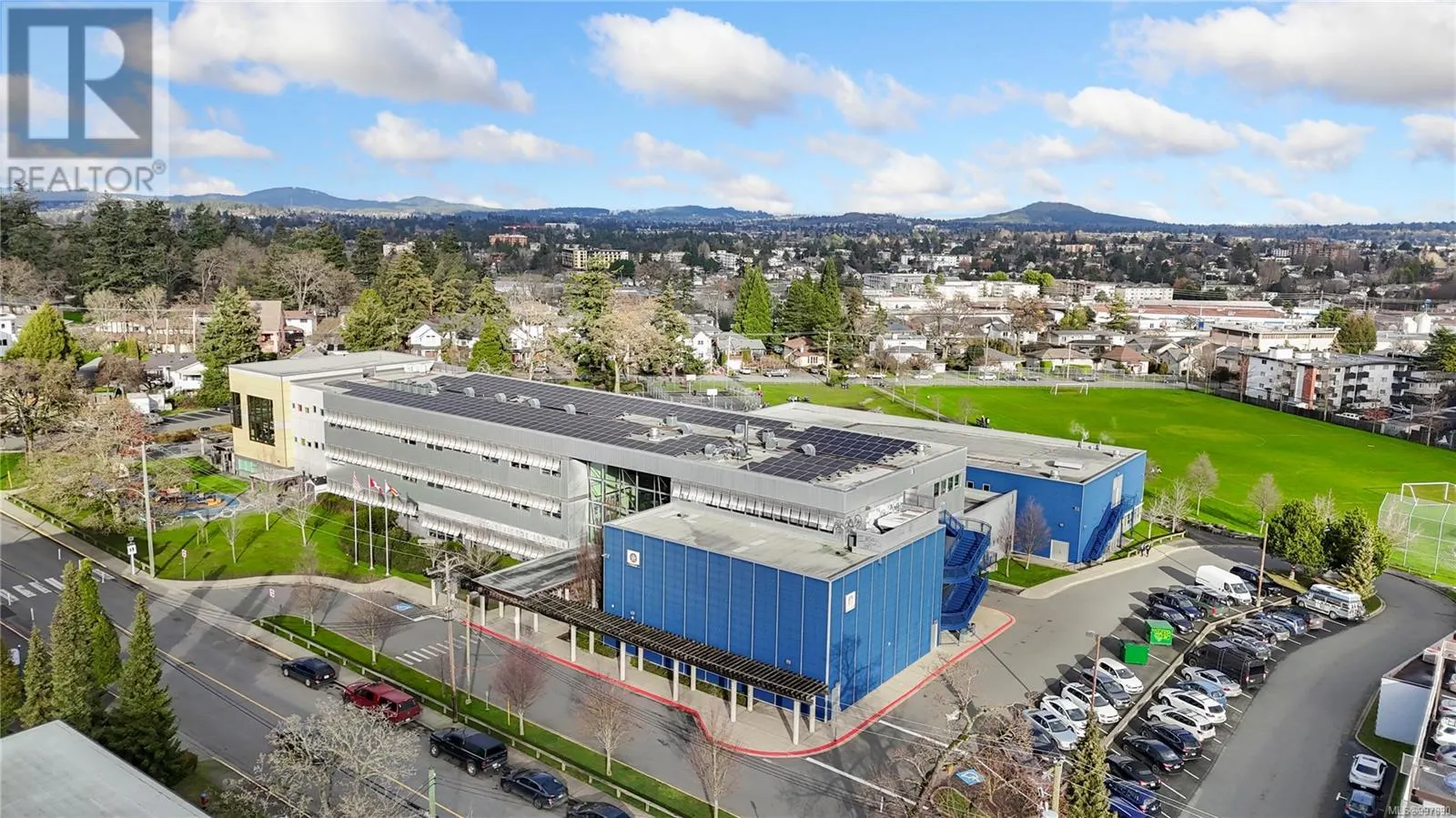 2 910 Old Esquimalt Rd