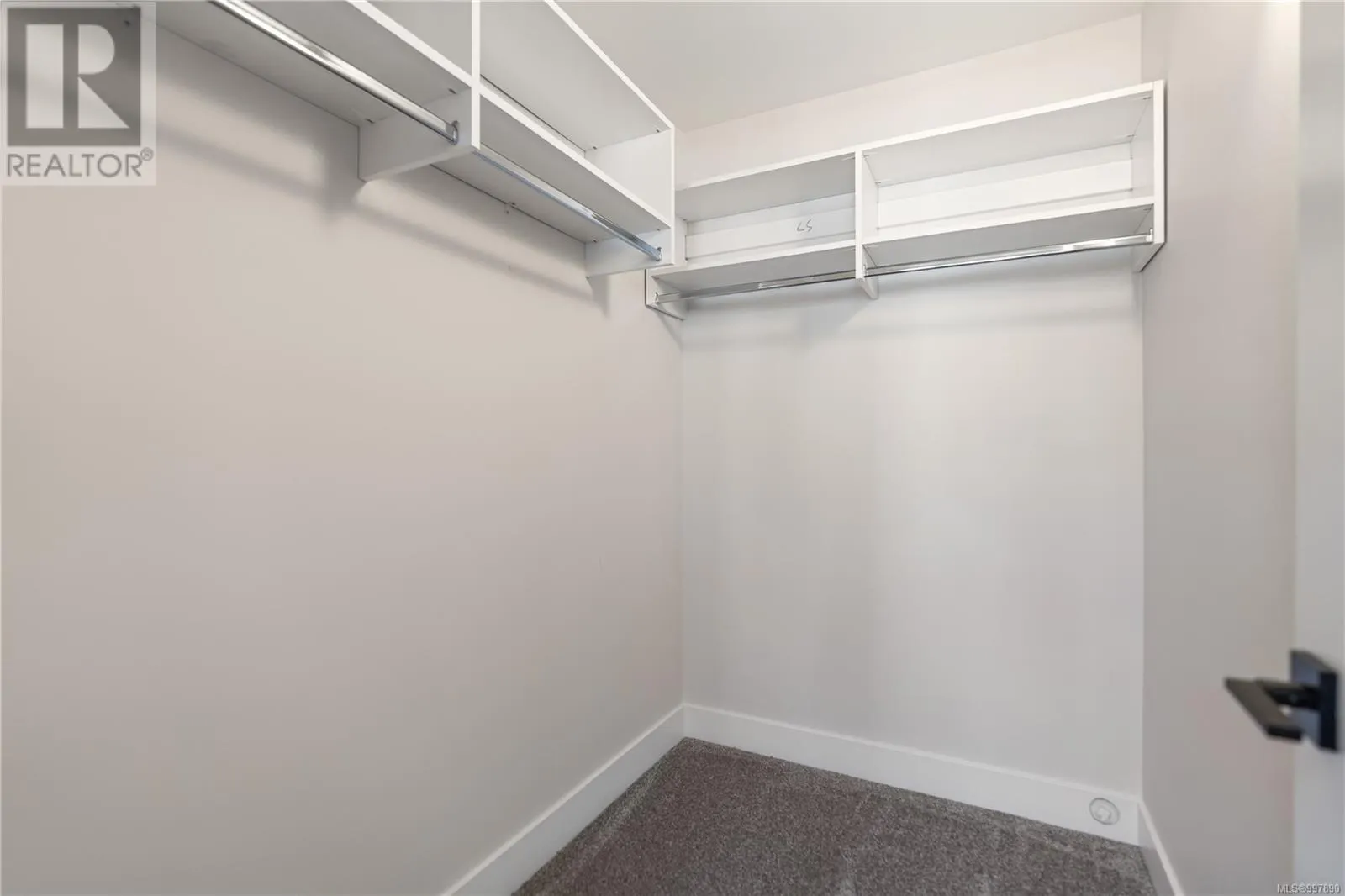 2 910 Old Esquimalt Rd