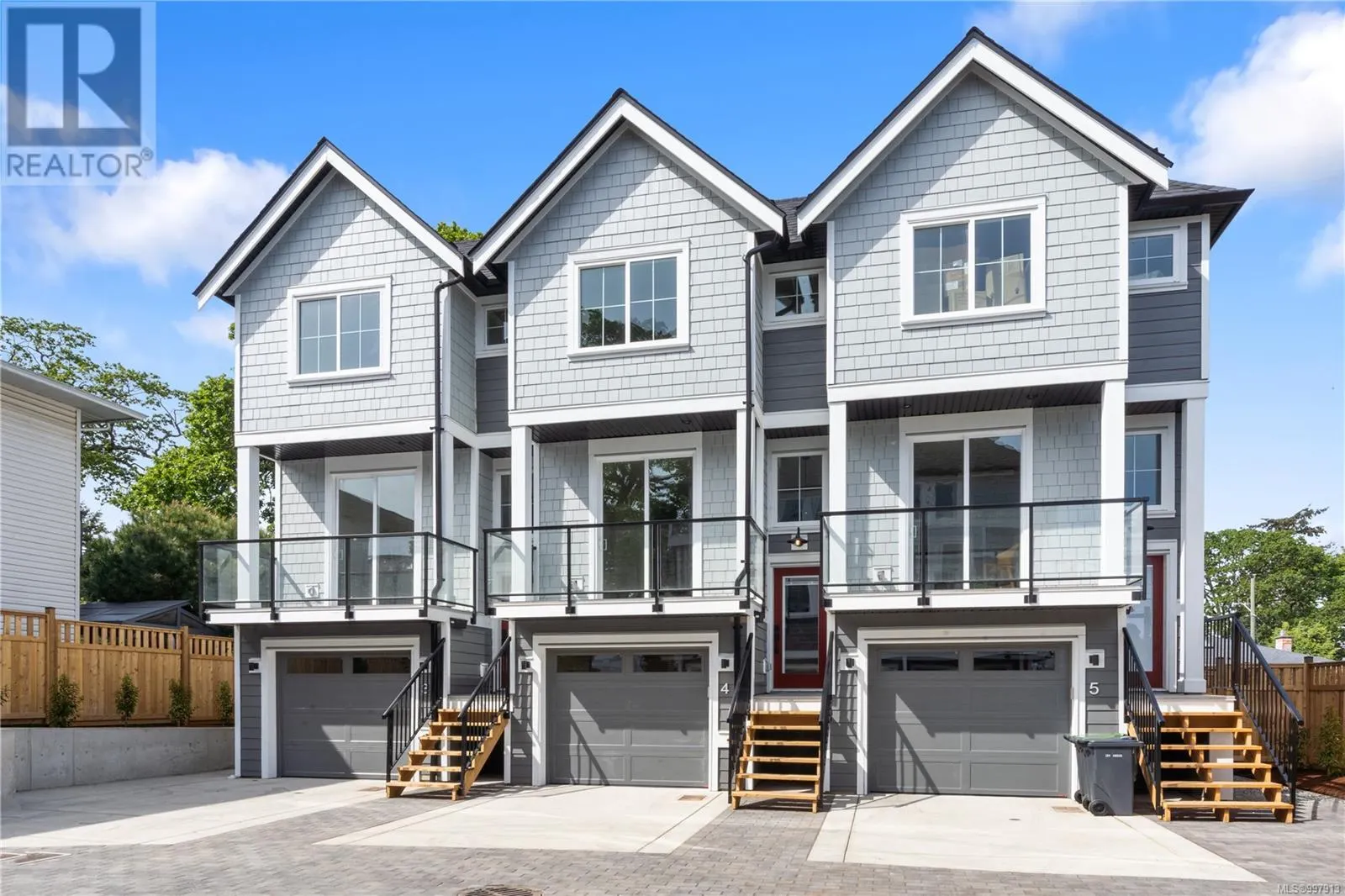 4 910 Old Esquimalt Rd
