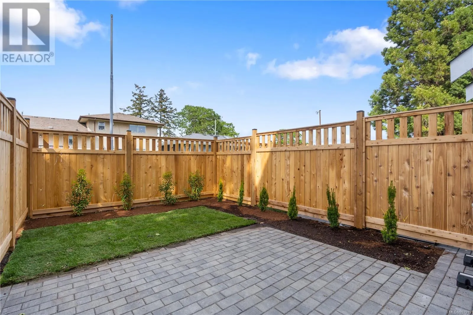 4 910 Old Esquimalt Rd
