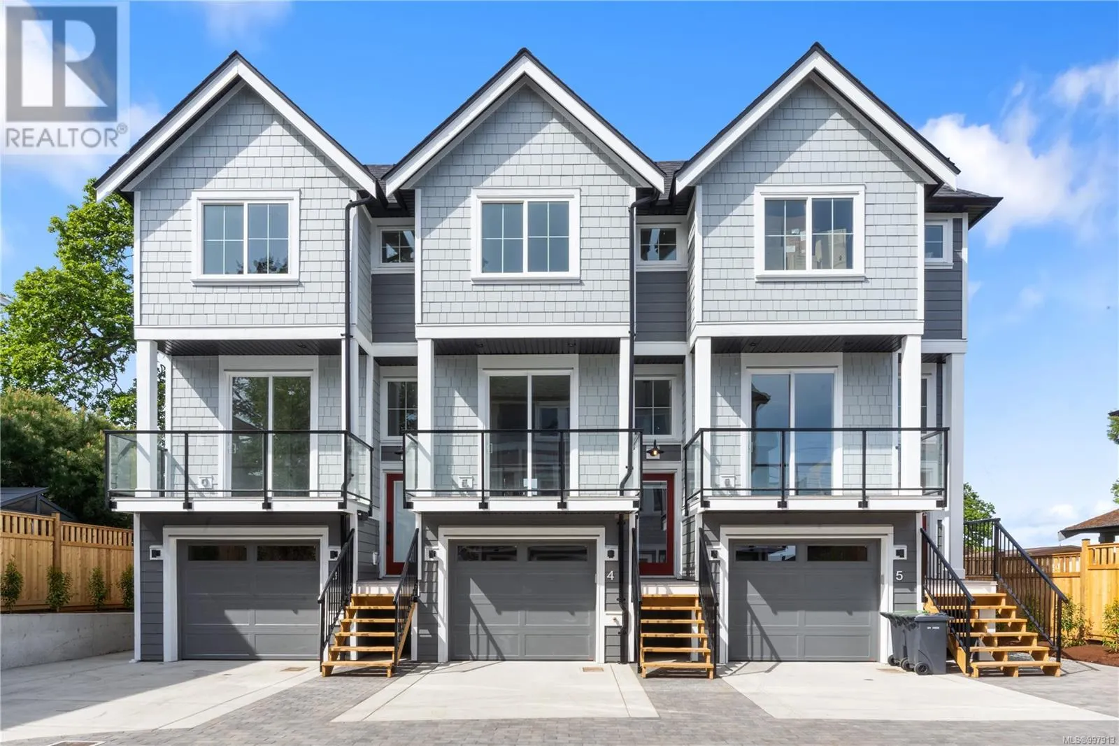 4 910 Old Esquimalt Rd