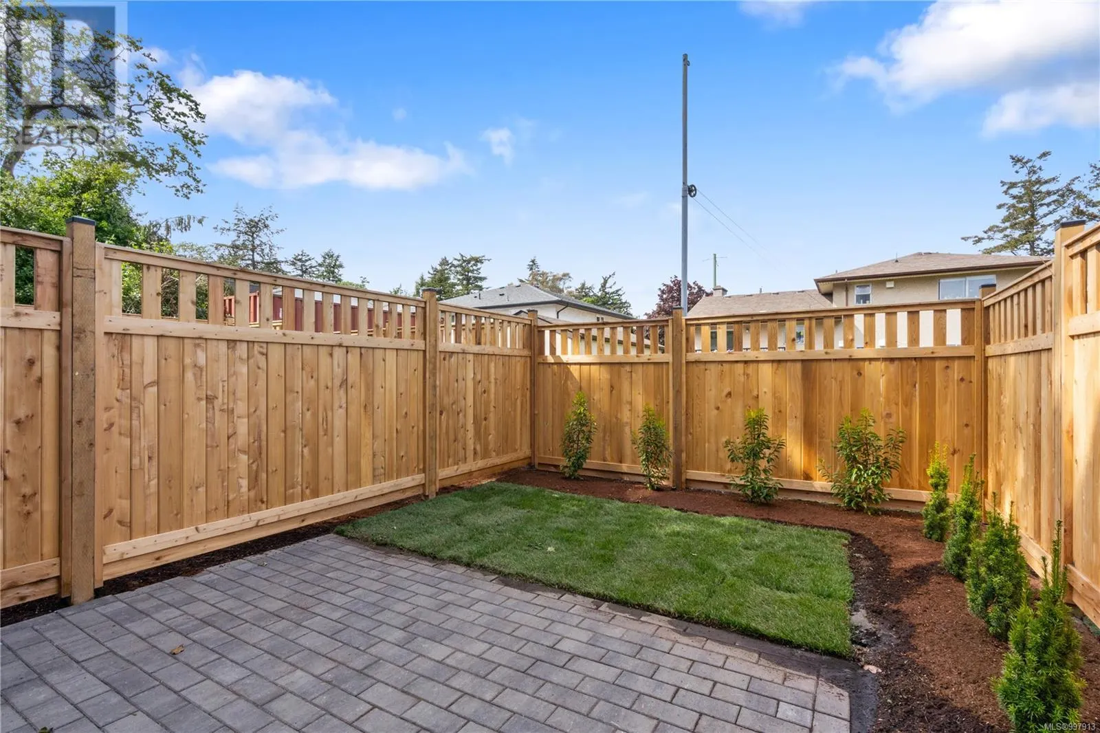 4 910 Old Esquimalt Rd
