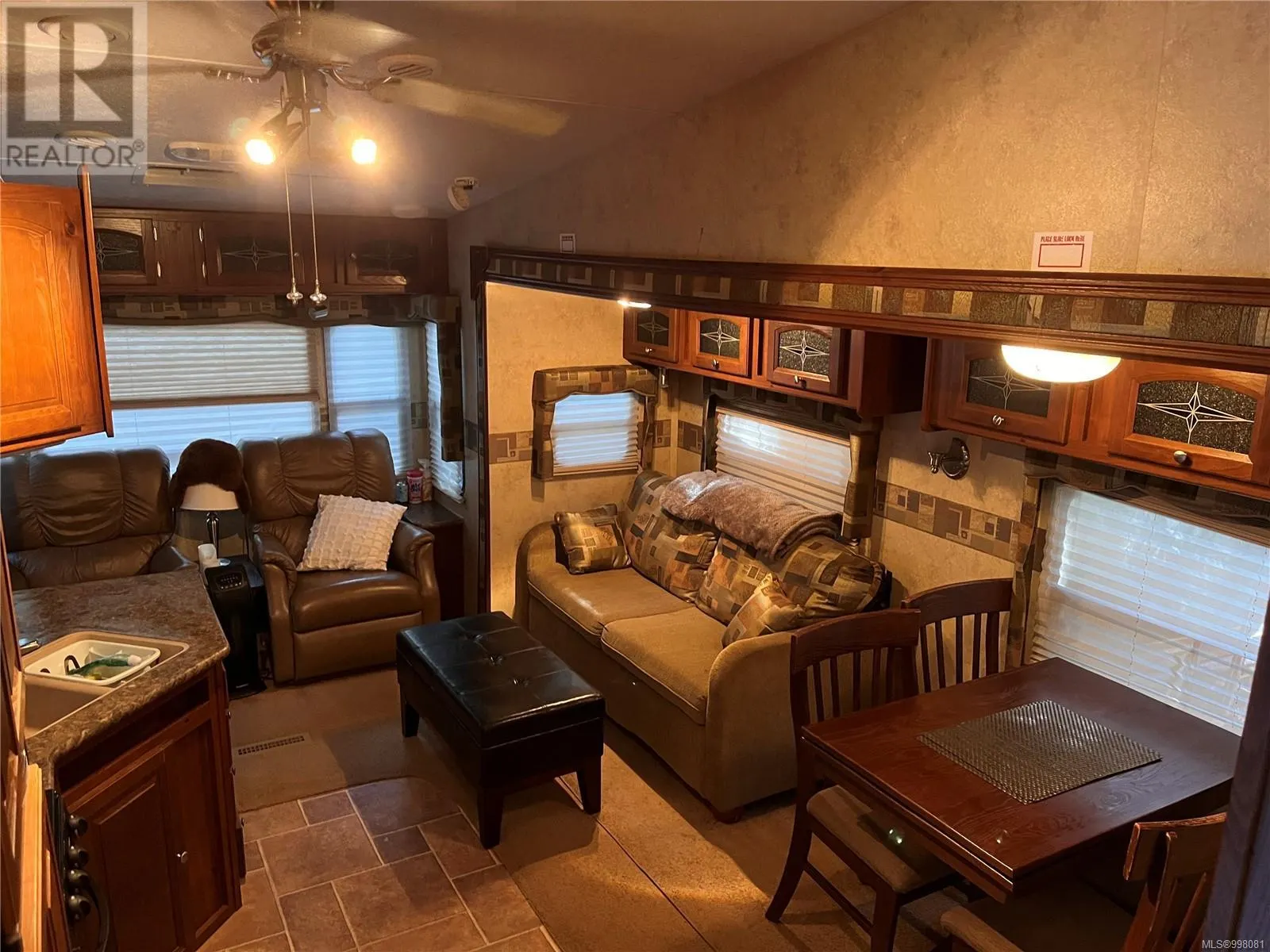 B9 10324 Lakeshore Rd