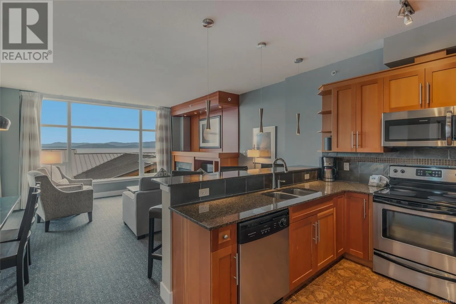 501/502C 181 Beachside Dr