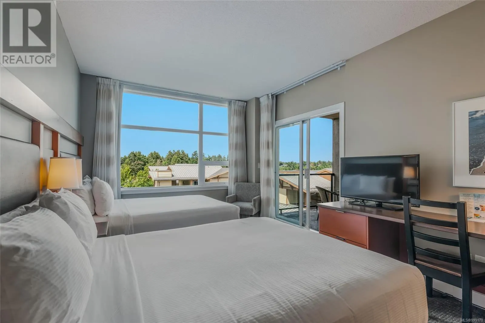501/502C 181 Beachside Dr