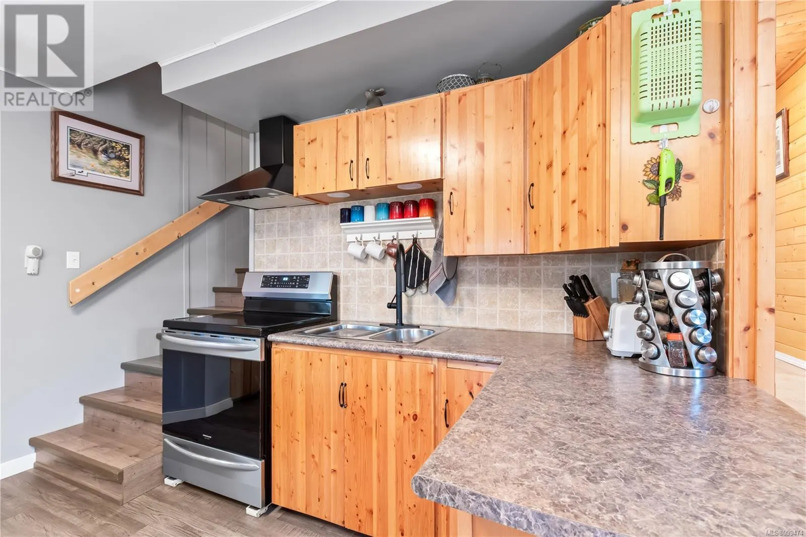 1065 Seventh Ave
