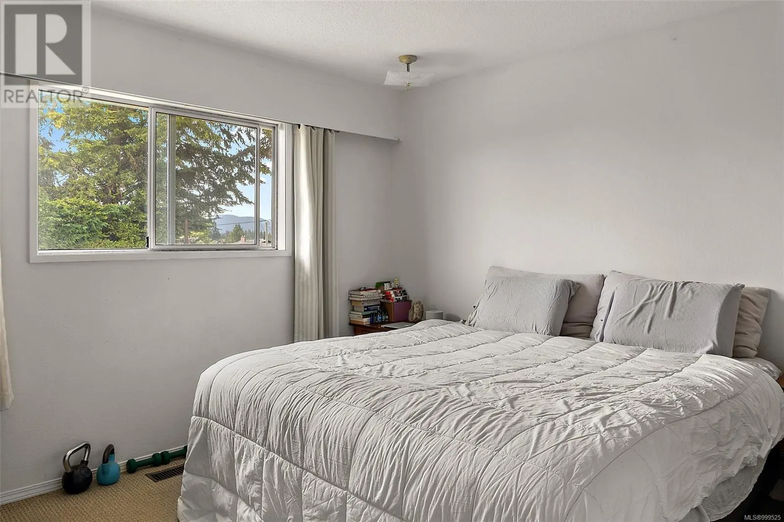 1881 Seaboard Cres