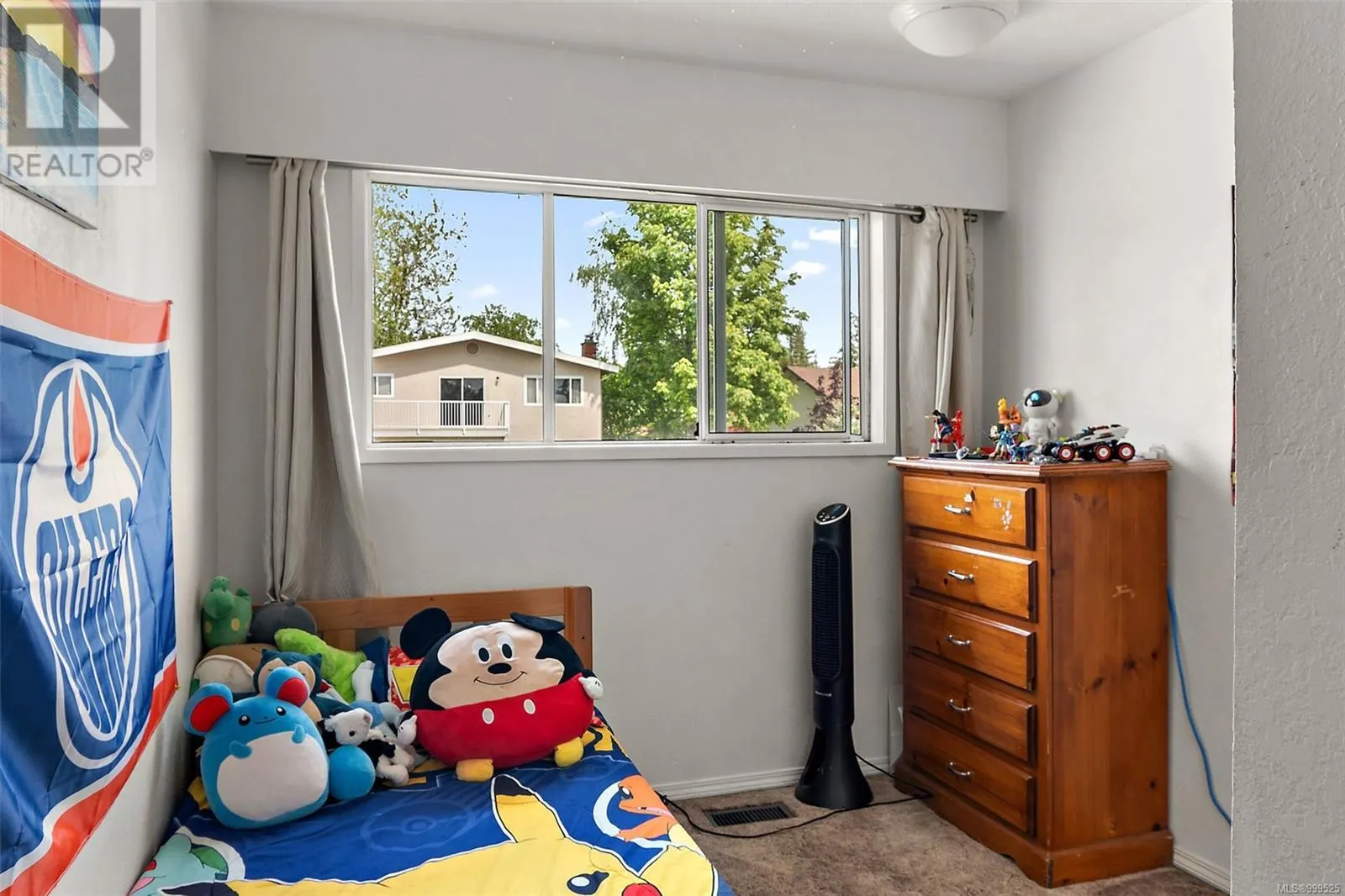 1881 Seaboard Cres