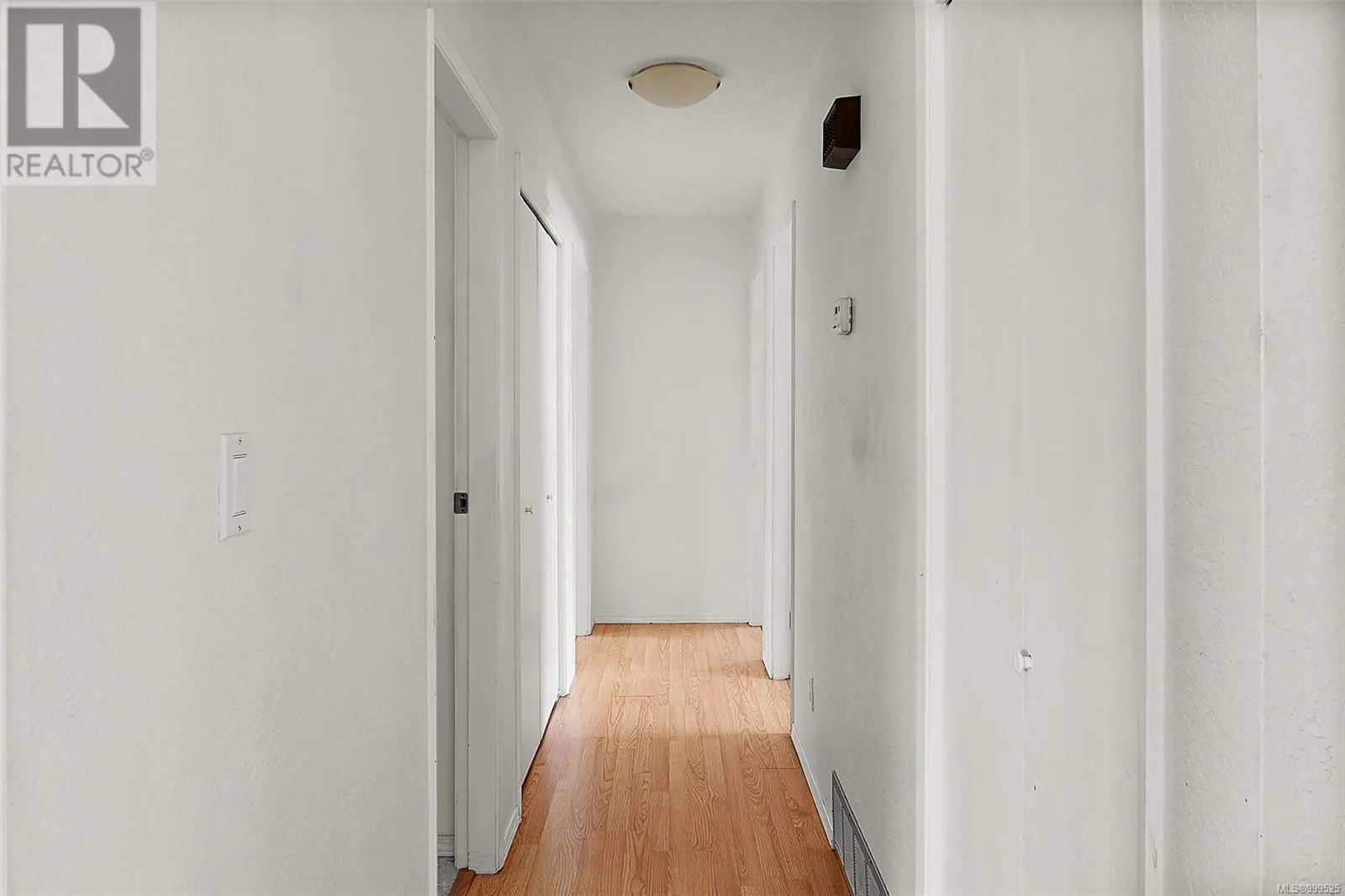 1881 Seaboard Cres