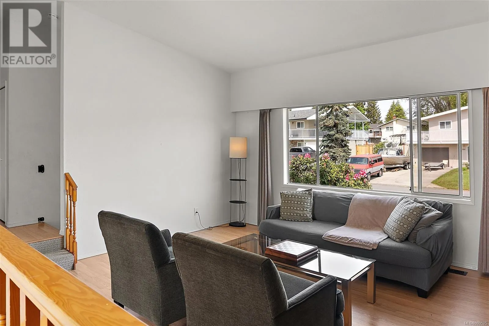 1881 Seaboard Cres