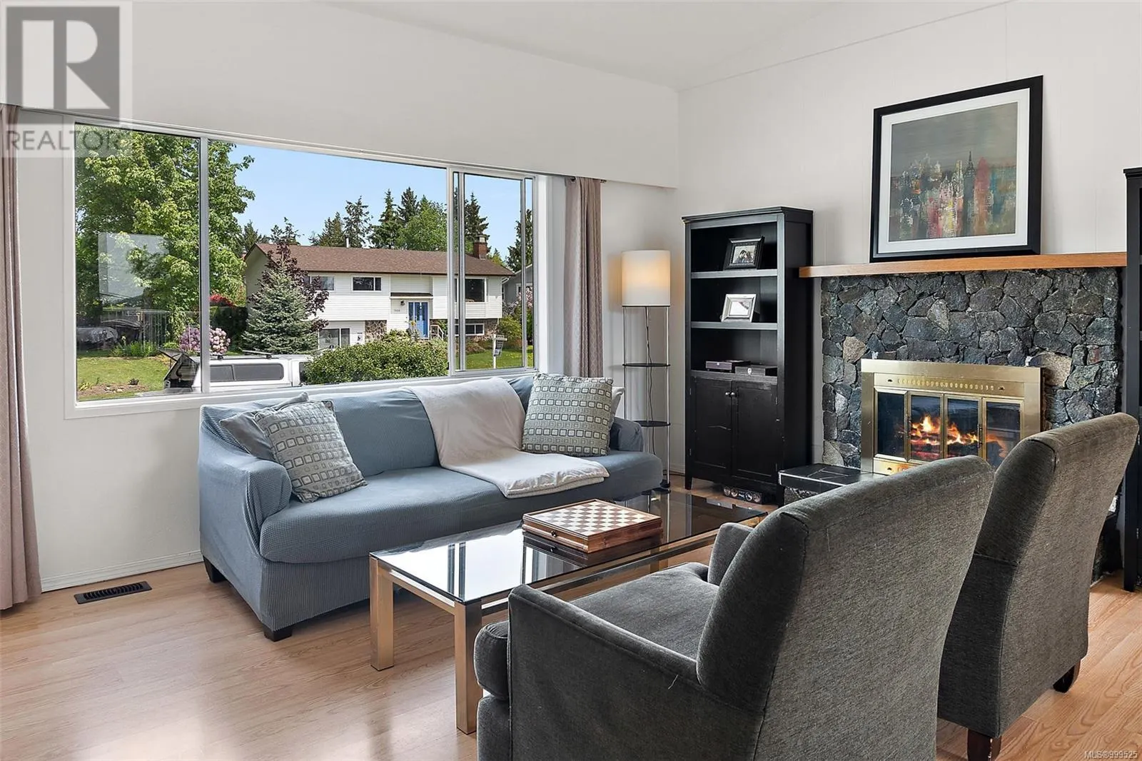 1881 Seaboard Cres