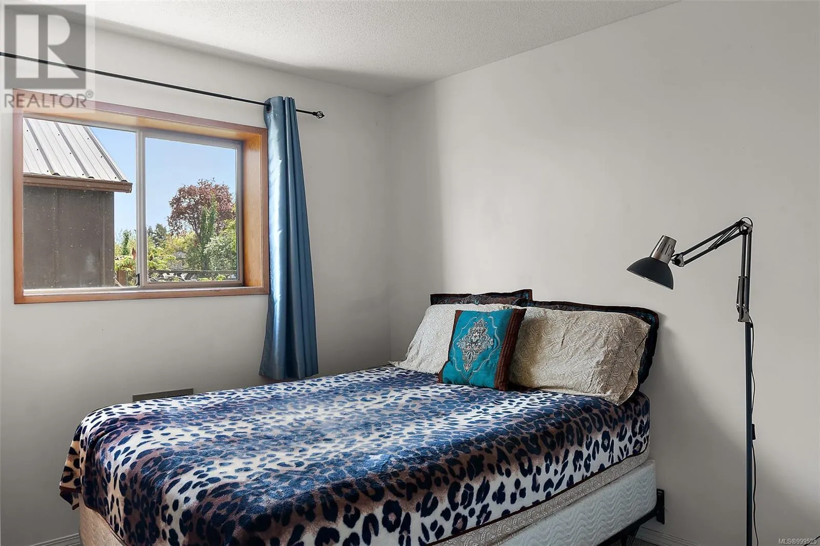1881 Seaboard Cres