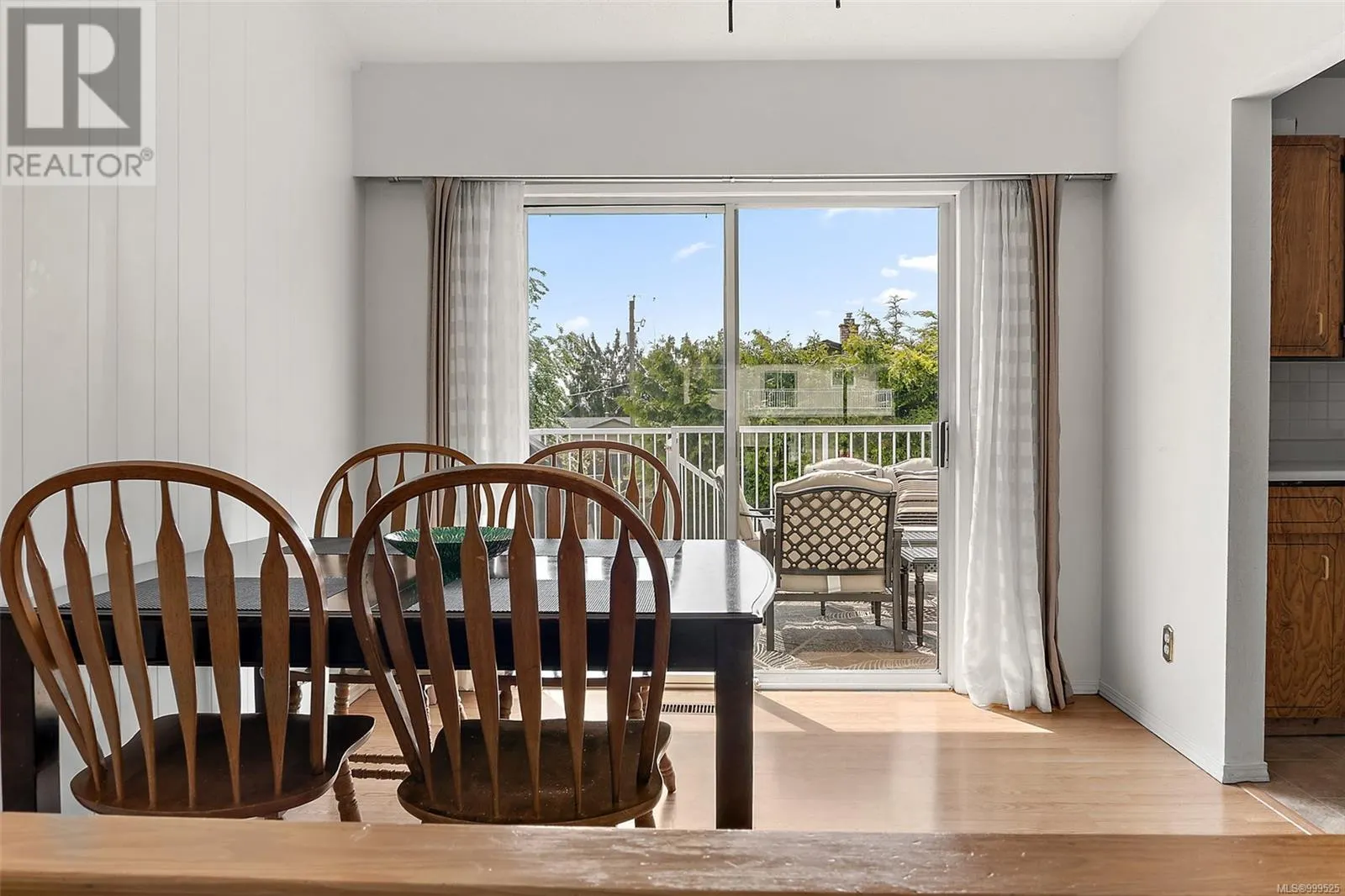1881 Seaboard Cres