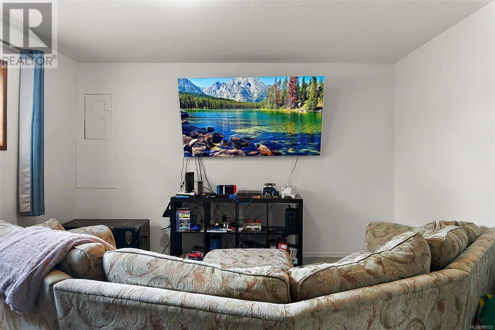 1881 Seaboard Cres