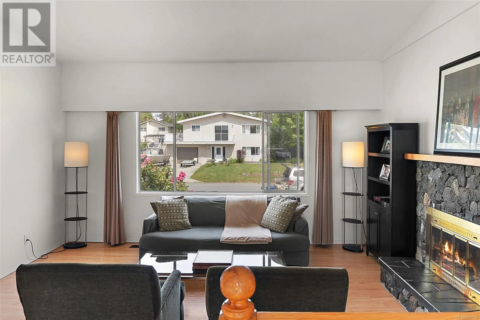 1881 Seaboard Cres