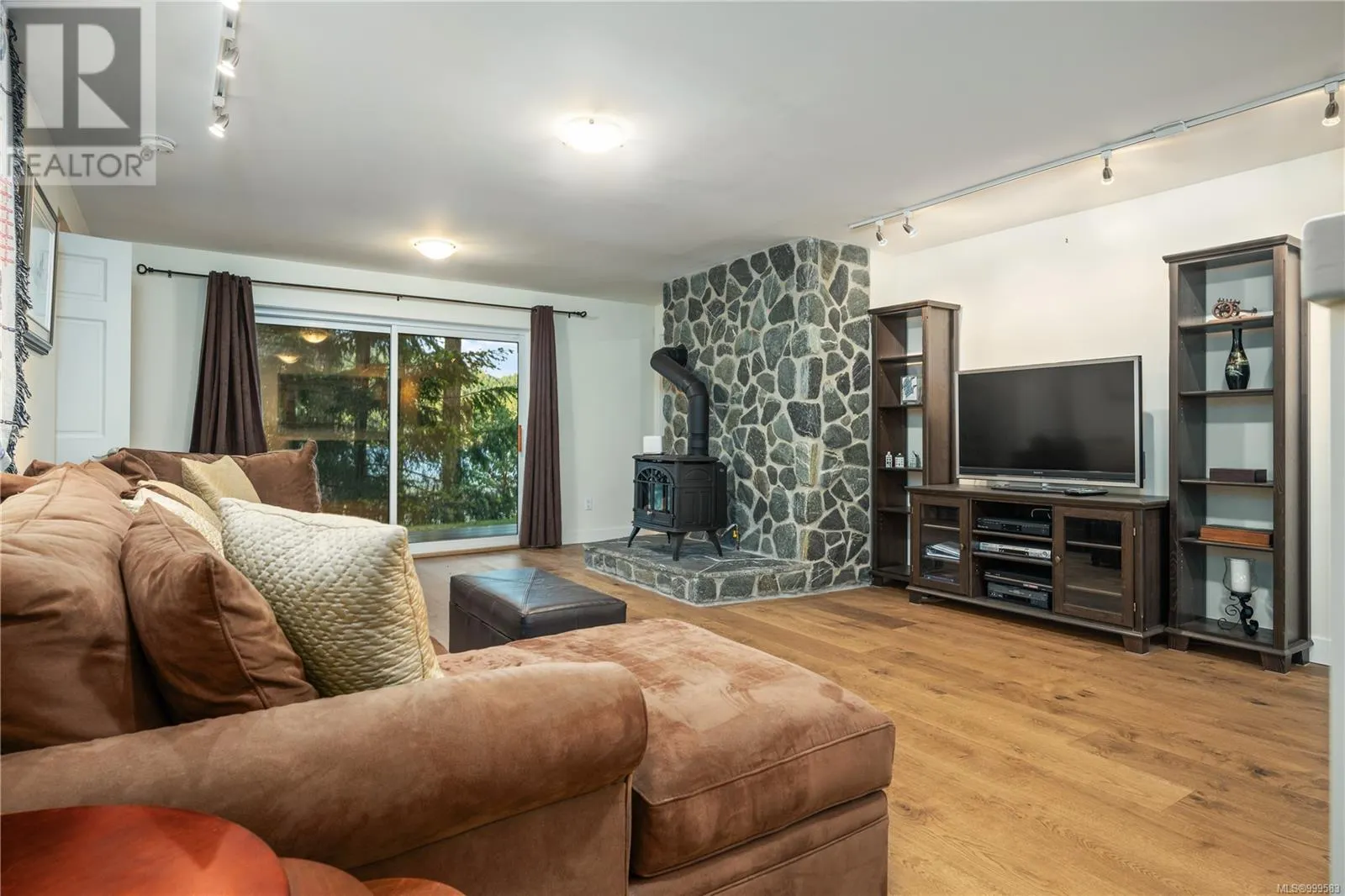 5026 Limberis Dr