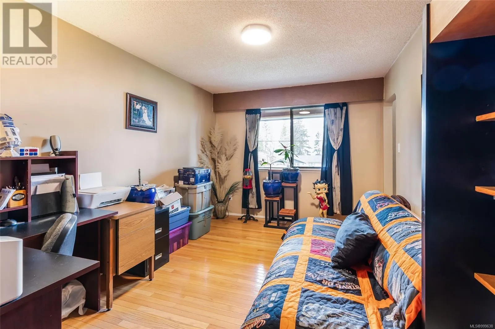 7413 Andrea Cres