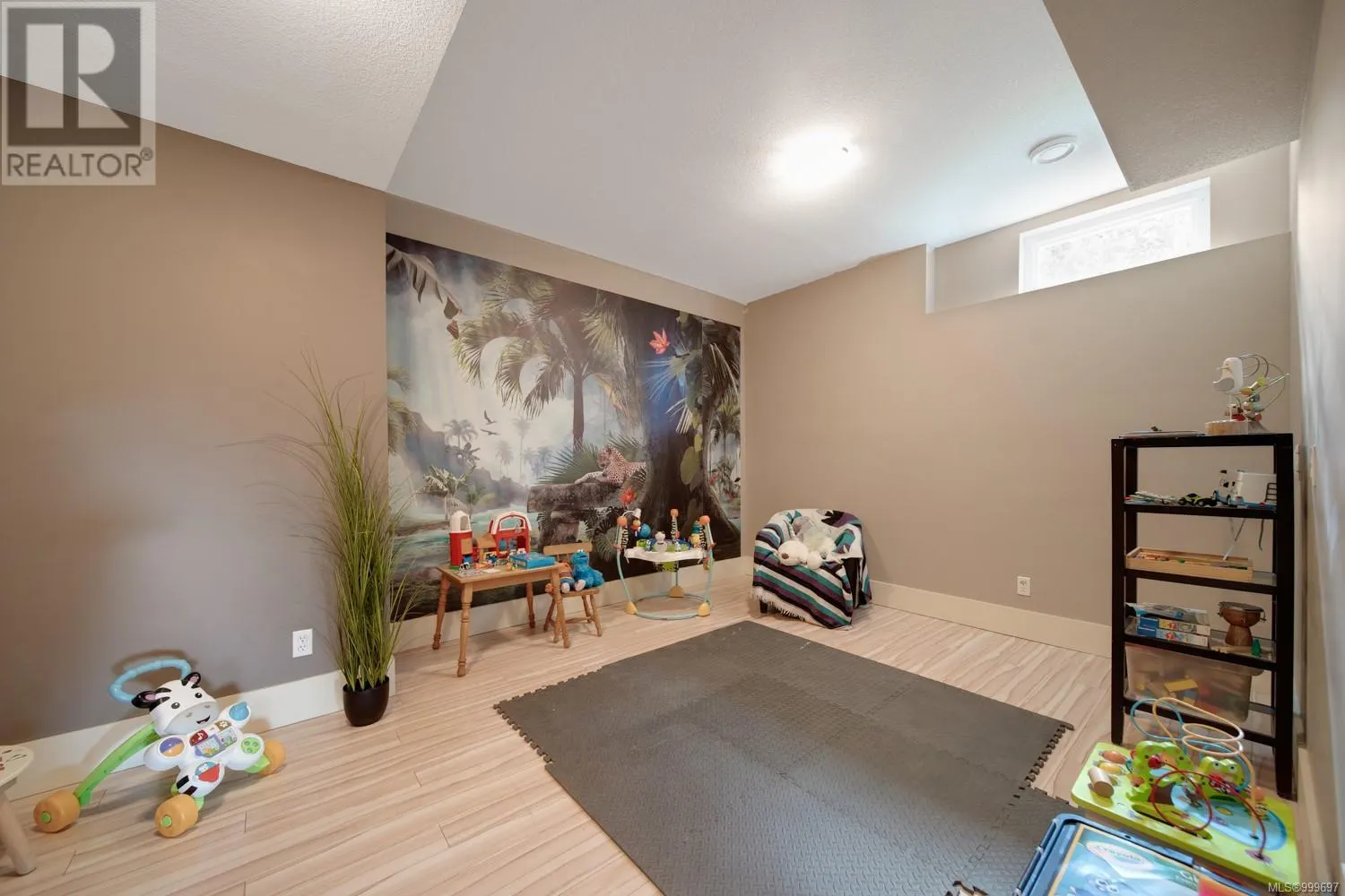 1049 Braithwaite Dr