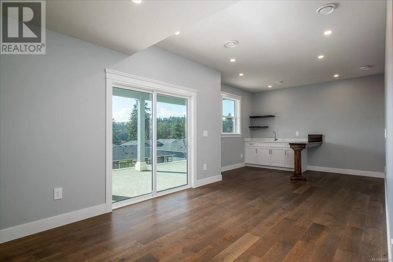 163 Golden Oaks Cres