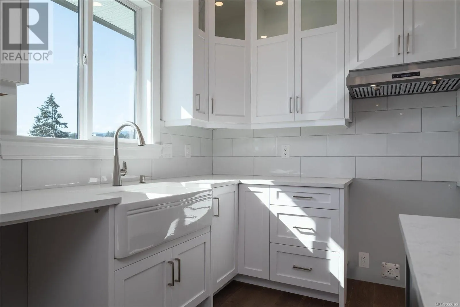 163 Golden Oaks Cres