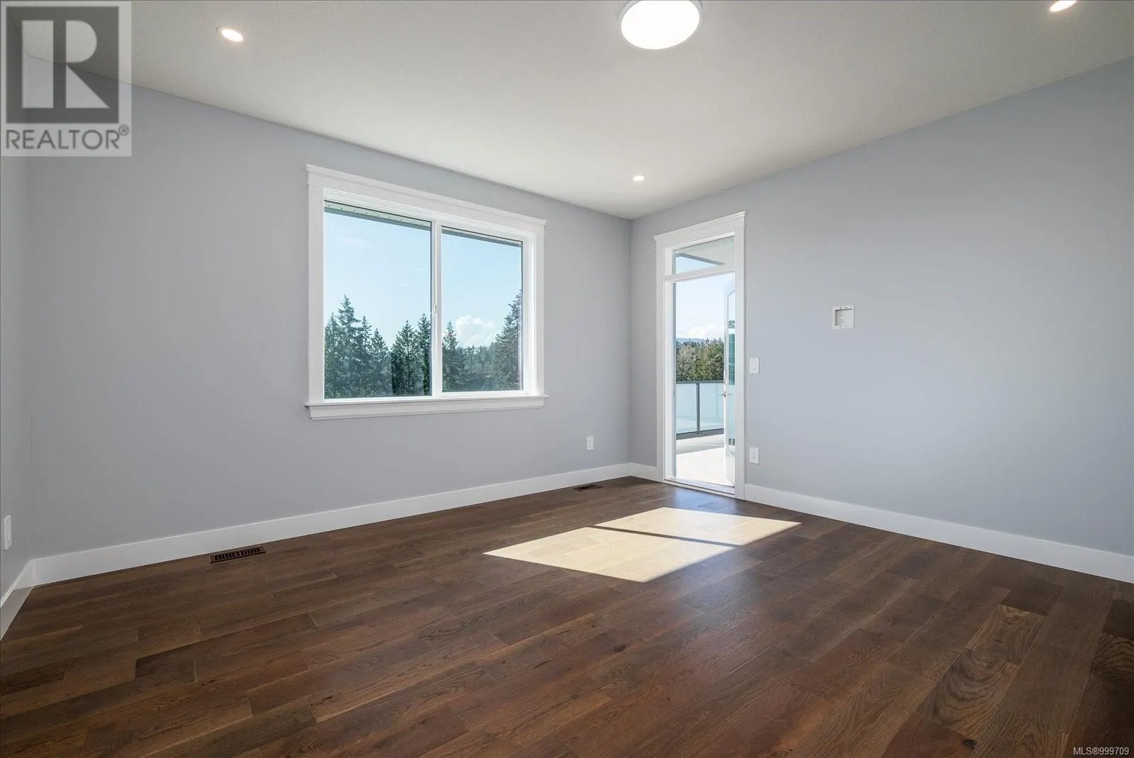 163 Golden Oaks Cres