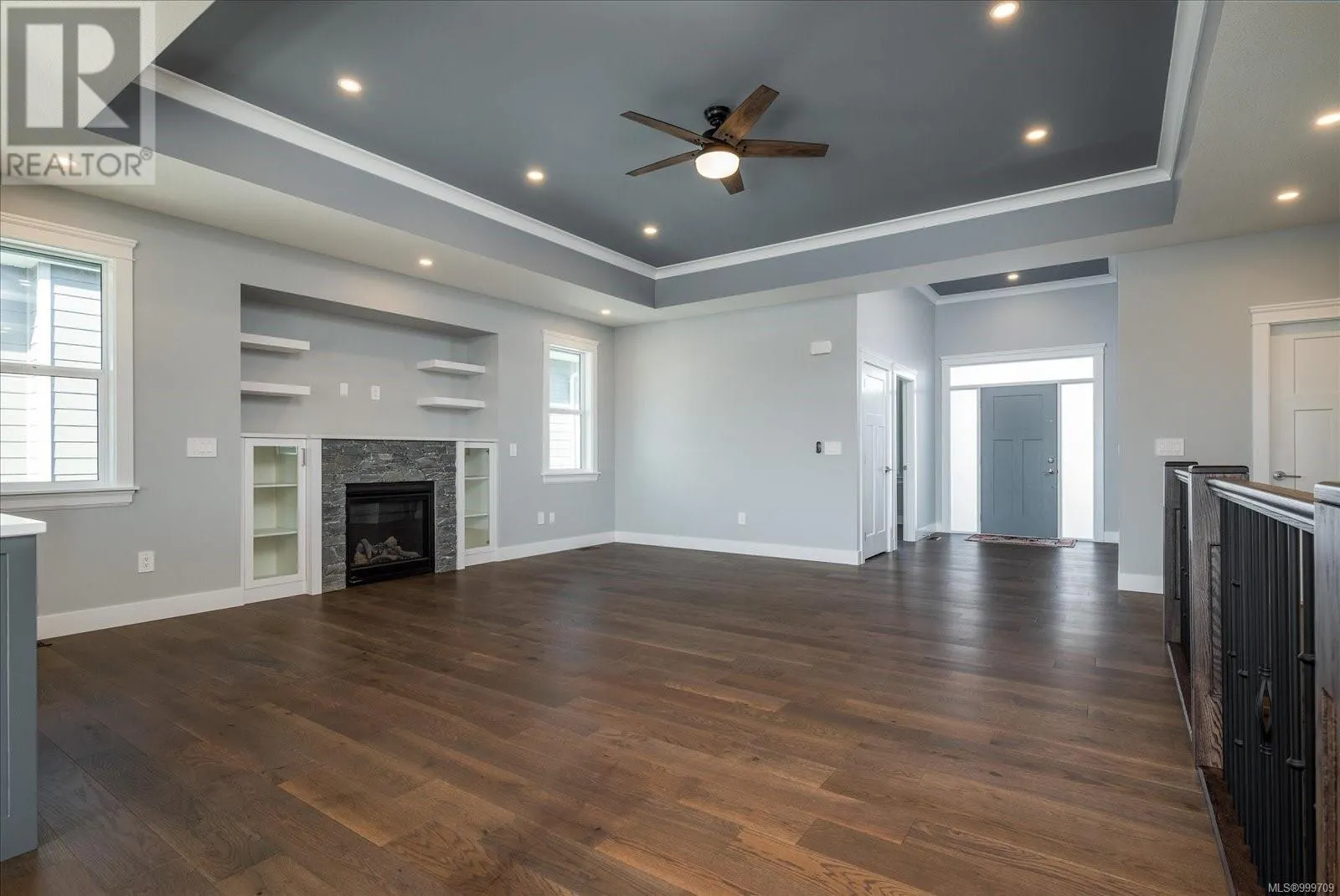 163 Golden Oaks Cres