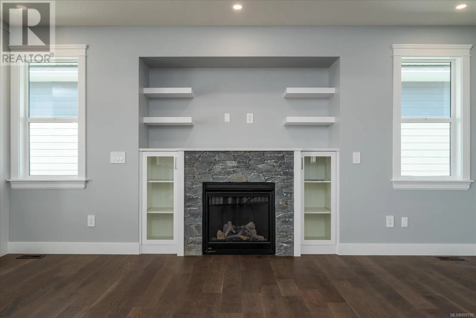 163 Golden Oaks Cres