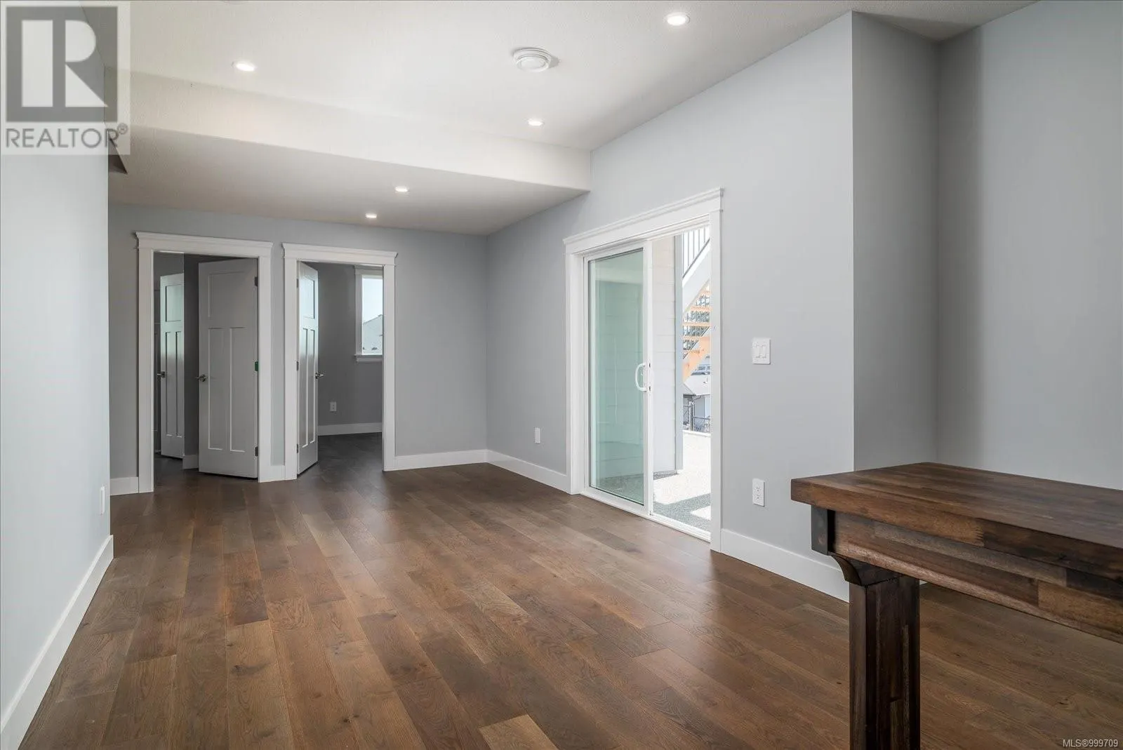 163 Golden Oaks Cres